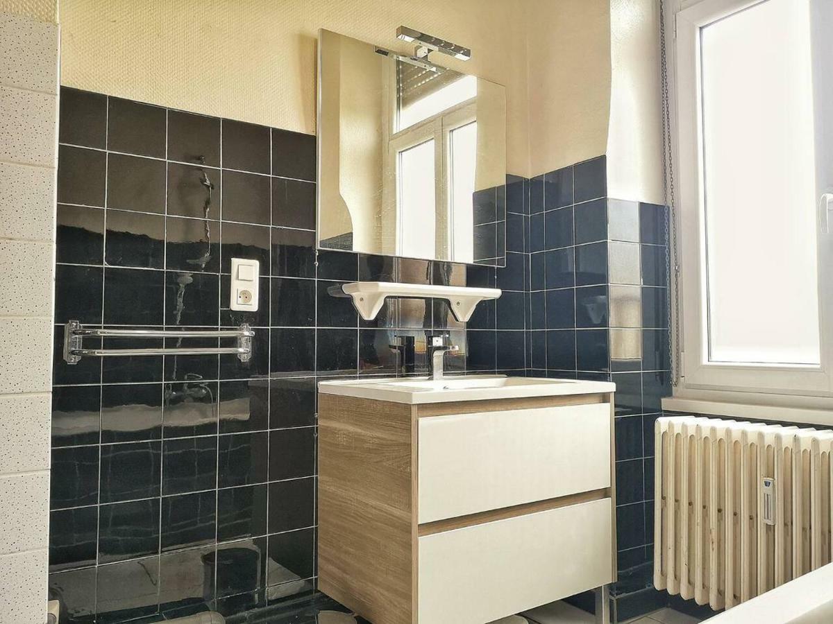Le XI - Suite Colmar Gare - Parking エクステリア 写真